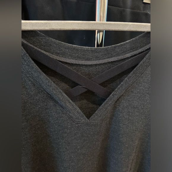 Cabi - Dark Grey Pull Over - Crisscross accent in the back Sz Large EUC!!!! - Picture 8 of 11